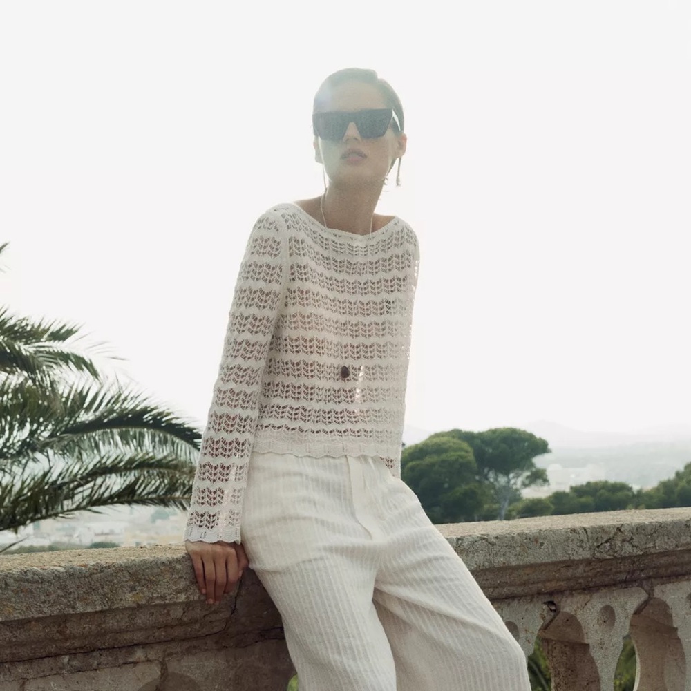 Zara Ivory Crochet Knit Top
POINTELLE KNIT SWEATER - Picture 2 of 8